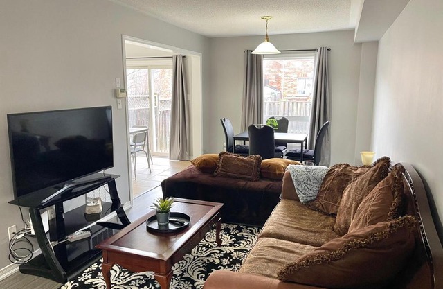 3Bdrm Home Near Ridgeway Food Hub & Shopping
