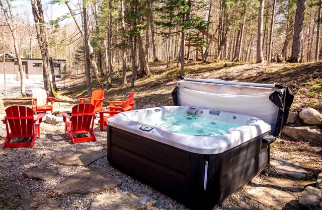 3BDRM Zen Private Tremblant Chalet - Hot Tub/Firepit/Ski - 3BDRM Zen Tremblant Chalet - Ski/Hike/Swi
