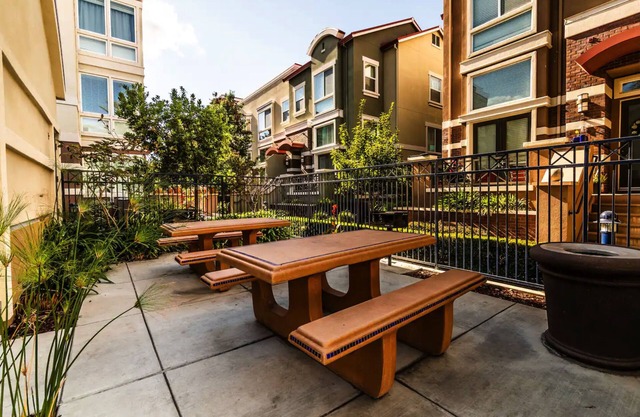3bed/bath luxury Town Home with garage & pool