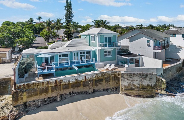 3Bed Beach Home with Pool