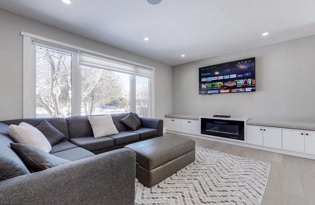 3Bedroom 3bath &Office, kids party, playground, onsite storage/opt, pet friendly
