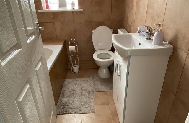 3bedroom spacious holiday home, modern and comfortable with essential appliances