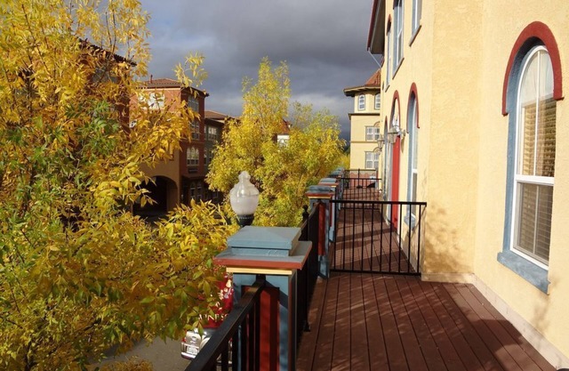 3Br/2.5Ba Furnished Townhouse Walk To Town Green