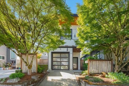 3BR 2.5BA The Orcas Parkside