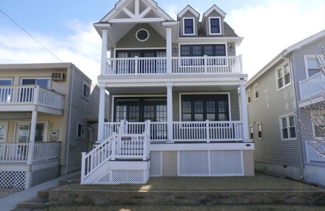 3BR / 2BA 1st Floor Beach House at 4641 West-Ave - 2 Blocks vom Strand entfernt!