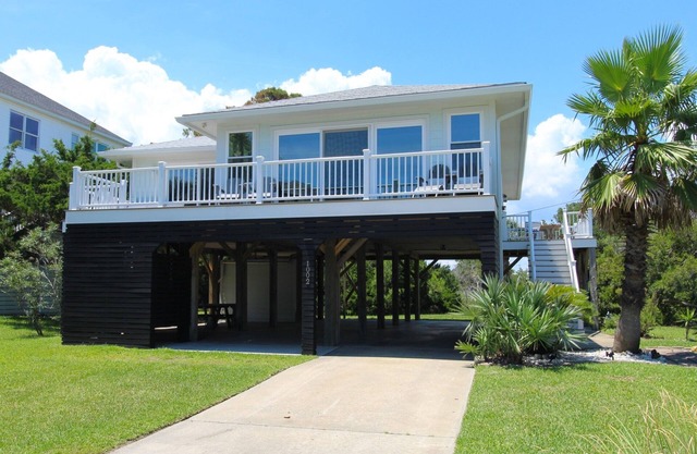 3BR/2BA Across from the beach~ Beach's Folly