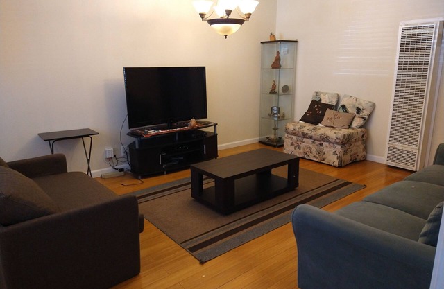 3BR 2BA + Bonus Living RM/ Drive or take bart to San Francisco