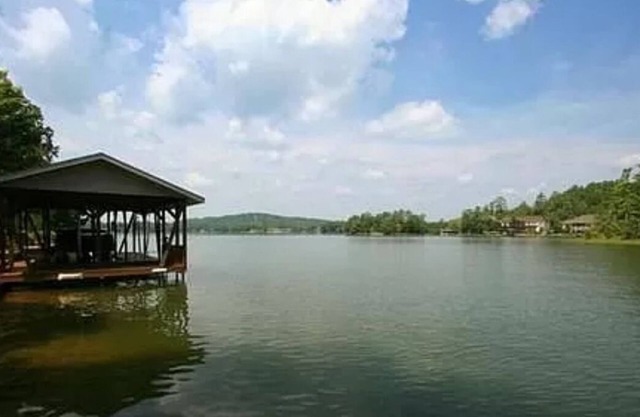 Charming 3-bedroom in Hot Springs Village on Lake Balboa w/ SO MUCH GOLF!