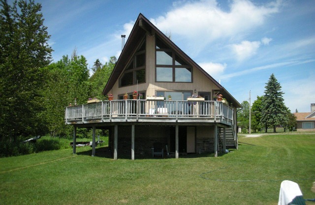 3BR / 2BA Lakefront Cabin, herrlicher Blick auf die Bucht, Dock, Spielzimmer, Feuerstelle