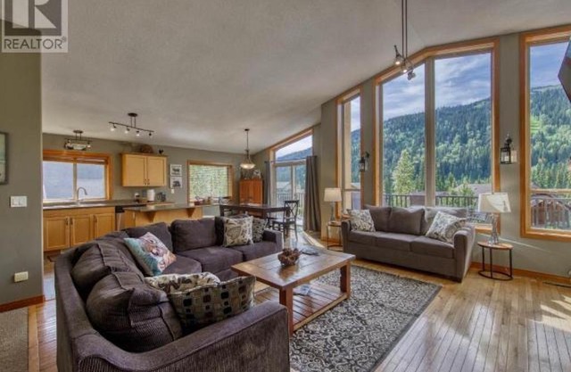 3BR/2BA Ski Chalet: Ski In / Hot Tub / Amazing Views!