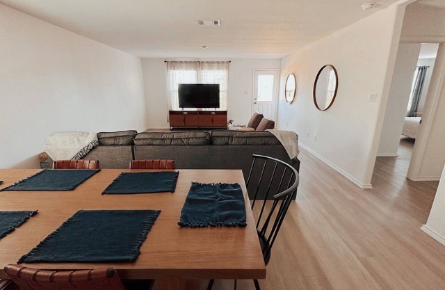 3BR/2BTH MINUTES AWAY FROM DOWNTOWN