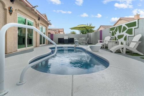 3BR - 3BA w Pool & BBQ -15 Mins to Strip & Airport