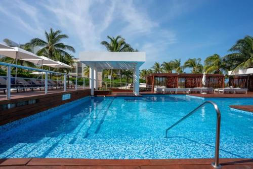 3BR Beachfront Luxury Condo w/Great Features
