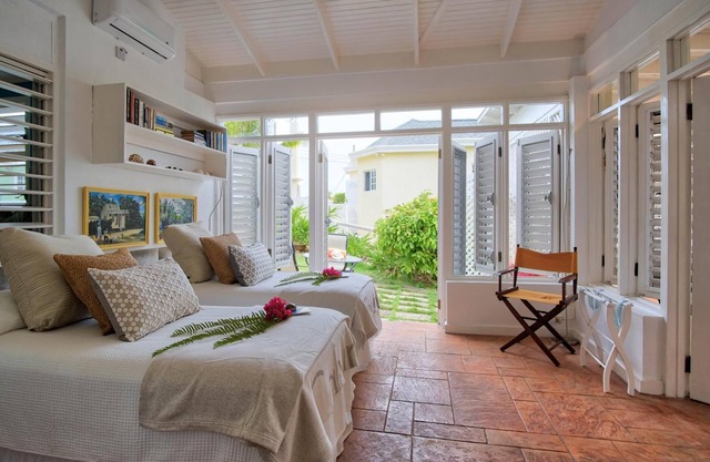 Beachfront 3 Bedroom Villa with Staff