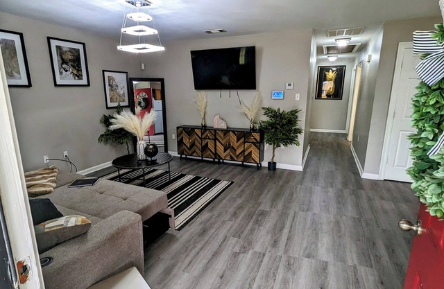 3BR Comfortable Green Haven nr Plants&Job Sites