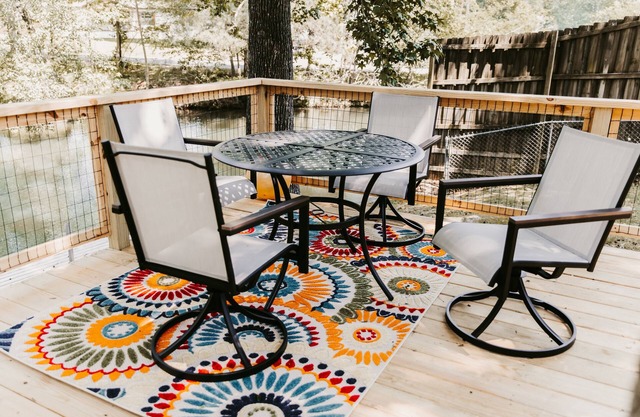 3BR Cozy Bohemian Lakehouse w/Quirky Attic Fenced Yard Fast Wifi Pet Friendly