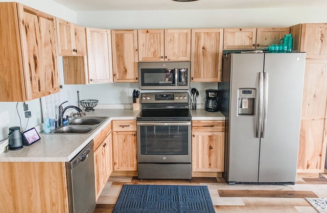 3BR family friendly cottage on Shawano Lake with water access