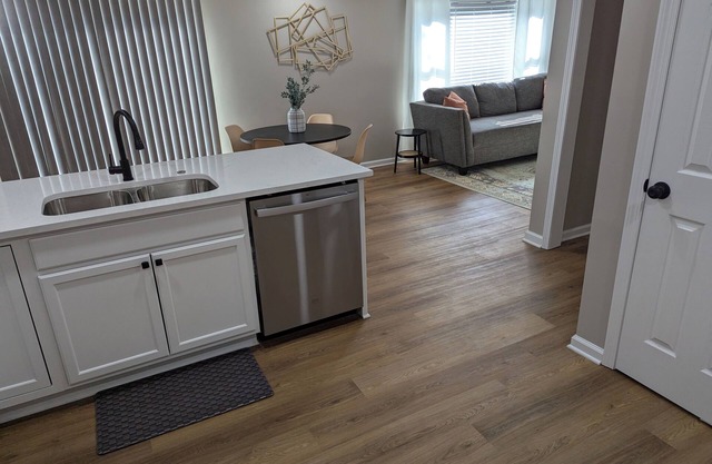3BR Family Home nr Royals&Chiefs Stadium w/fenced yard