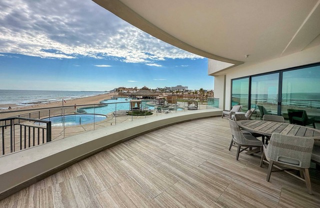 3BR Ground Floor Condo with Direct Pool Access #109