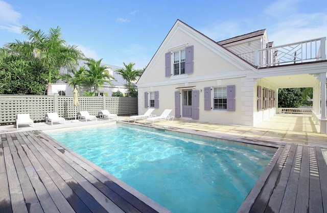 3BR Historic Home w/Pool & all Mod-Cons!