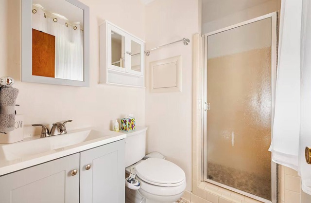3BR DC Family Home - Metro, Free Parking, WiFi Kitchen Laundry, Kids & Pets