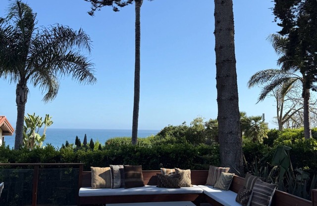 3BR Home on the Bluffs next to Shoreline Park
