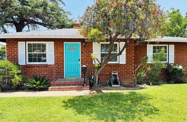 3BR Home W/D, Parking, BBQ, Backyard & Premium Comfort