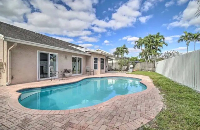 3BR Home w/ Private Pool near Sawgrass Mills Mall