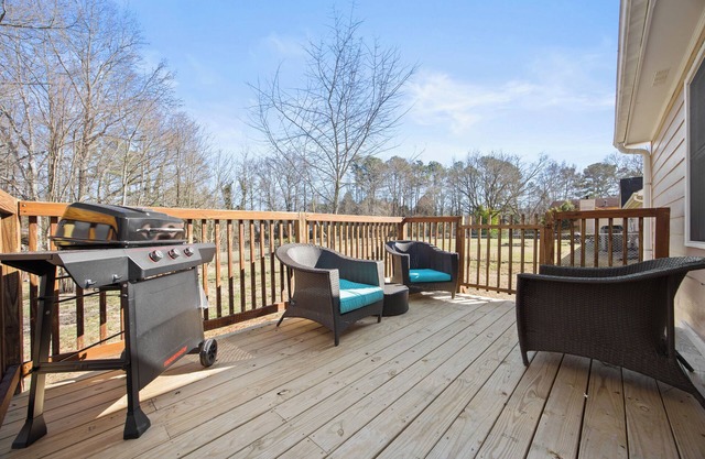 3BR House with Patio + Sunroom + Grill