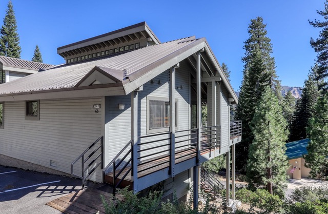 Geräumiges Haus in der Nähe von Huntington Lake, Skifahren und Wald / Bergblick!
