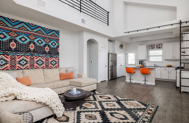 3BR, King Bed, Walk In Shower | The Grove