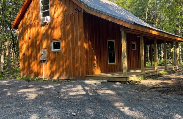 3BR Lacona Cabin: AC, Trails Access, Family + Pet-Friendly