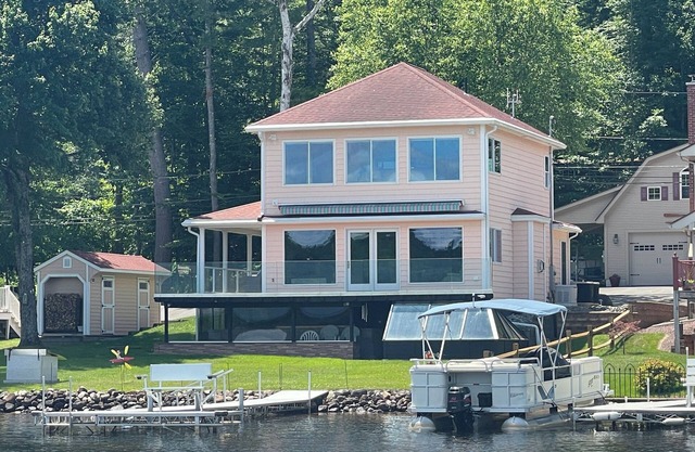 3br Lakefront Oasis in Shutesbury with gas fireplace and 180-deg views!