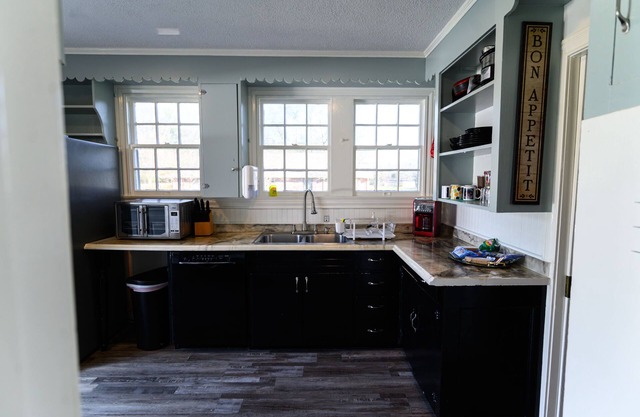 COZY 3 BR: Renovated - Center of DeRidder