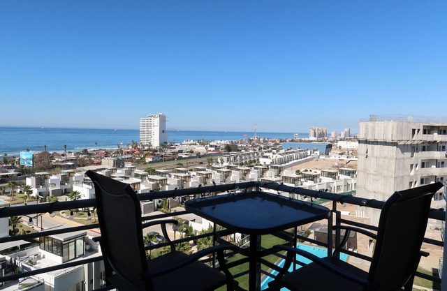 3BR Oceanview retreat with AC, Sleep 8, Gated, Top floor, Pool, Security 24/7