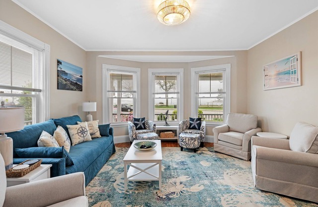 3BR Oceanview Townhouse on Boulevard I Walk to downtown l Sleeps 8