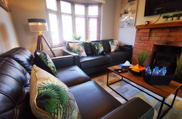 3BR Ormeau Road cosy stay with secret garden by Short Stay NI Ltd