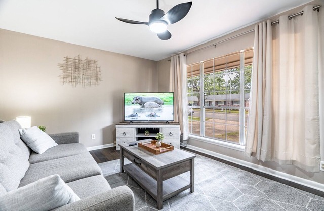 3BR Spacious & Fully Fenced Home