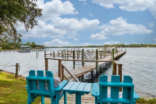 3BR Townhome Steps to Bay - Pool & Beach Gear
