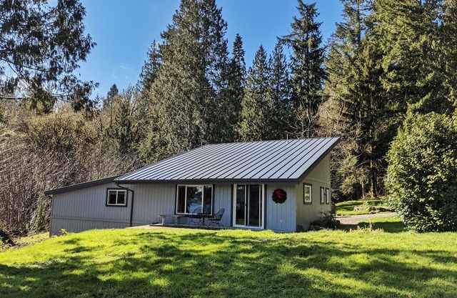 3br w/ beach access, large garden, beautiful views