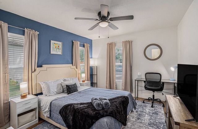 3BR with 300 Mbps WiFi & Nugget Ice Maker - Perfect for Groups & Business Travel