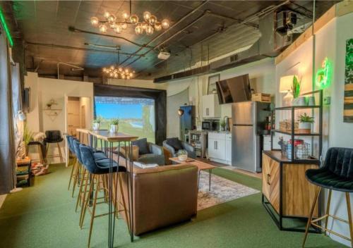 3BR with Golf Simulator Walk to downtown Lakewood