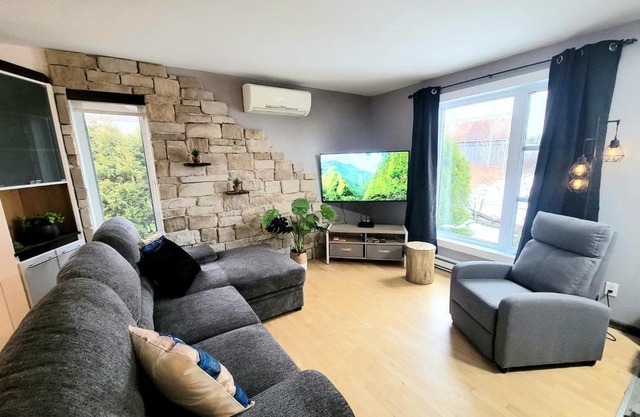3CH - Bord de lac & Spa, foyer, billard, AC et plus