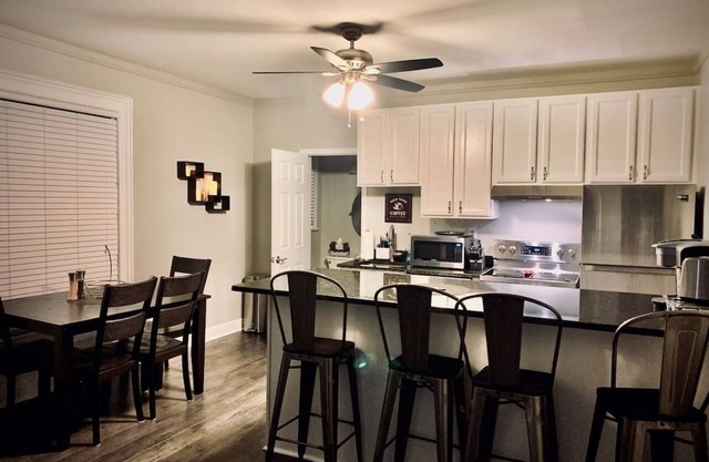 ★ 3 Minuten zum Kellogg Park ★ 1BR ★ Plymouth ★ Parken ★ W / D ★