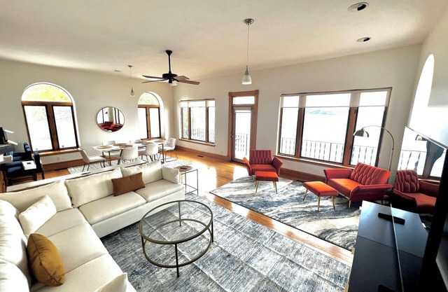 3rd Floor-2 Bed Condo with Stunning Views