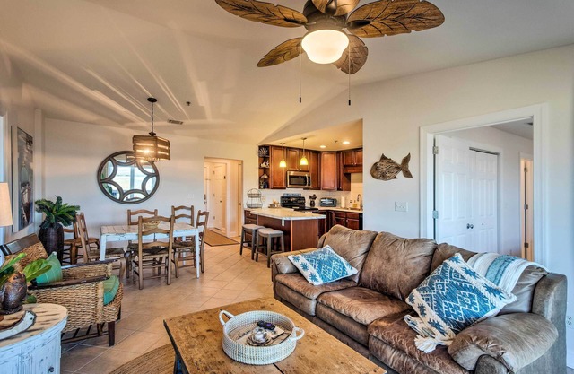 3rd-Floor Riverfront Condo: Walk to Downtown Eats!
