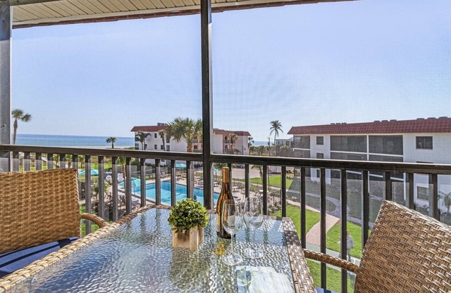 3rd Floor Sanibel Condo With Balcony And Beach Views 4B3