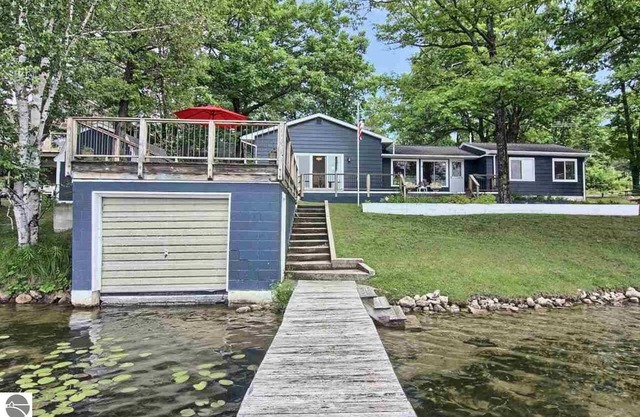 3. Nacht gratis + 25 $ bei Short's Brewery: Clam Lake Cottage mit Zugang zum Torch Lake