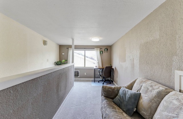 #4 - 1 Room in a beautiful house with pool.