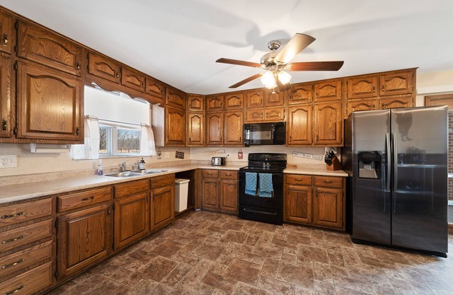 Spacious 4 bed / 2 bath main level home located close to Fulton